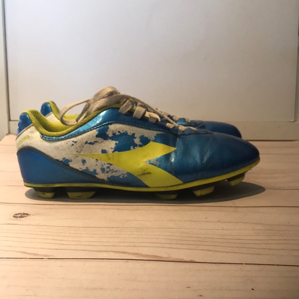 Diadora soccer cleats for kids/boys